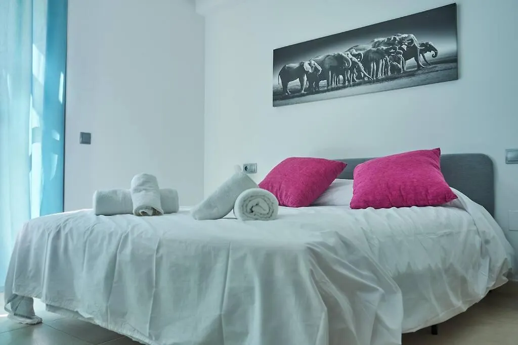 Apartment Ferienwohnung Stunning Penthouse Terrace & Pool * Free Parking Vera