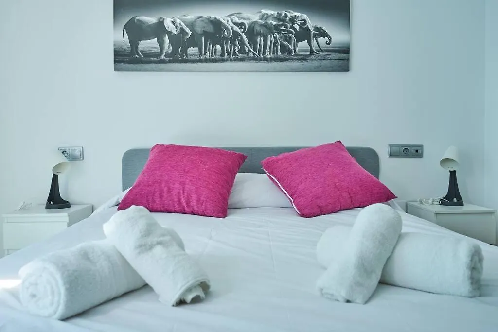 Ferienwohnung Stunning Penthouse Terrace & Pool * Free Parking Vera