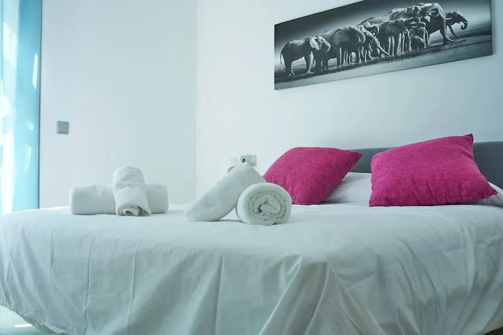 Apartment Ferienwohnung Stunning Penthouse Terrace & Pool * Free Parking Vera